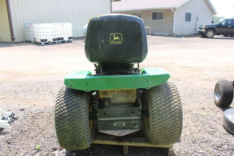 John Deere GT275 riding mower