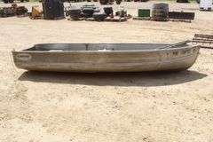 Alumacraft 12' aluminum fishing boat w/oars