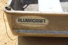 Alumacraft 12' aluminum fishing boat w/oars