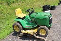 John Deere GT275 riding mower