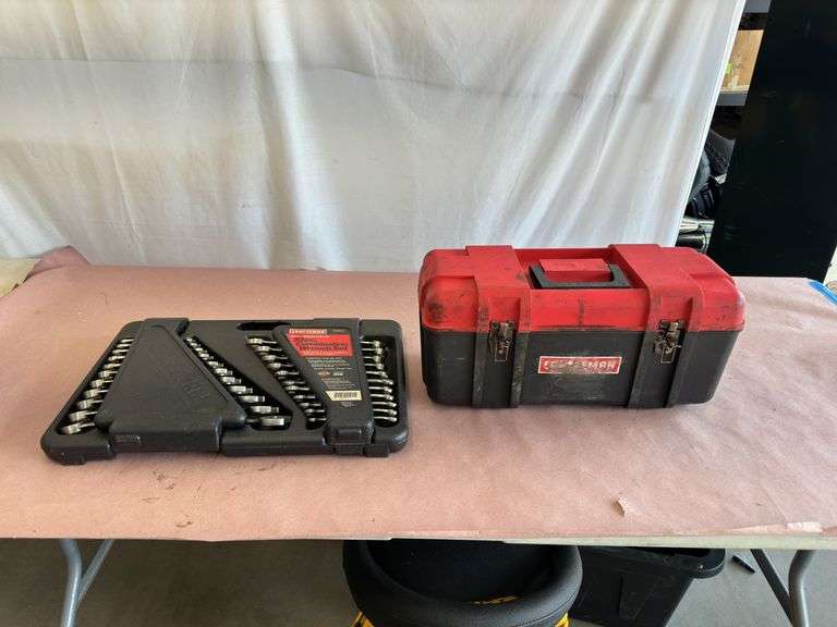 32pc Combo Wrench Set & Plastic Toolbox