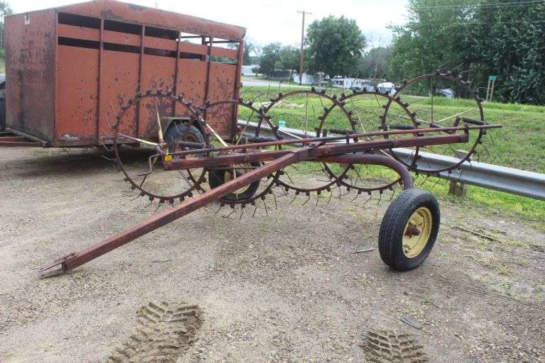 Farmhand 4 wheel hay rake