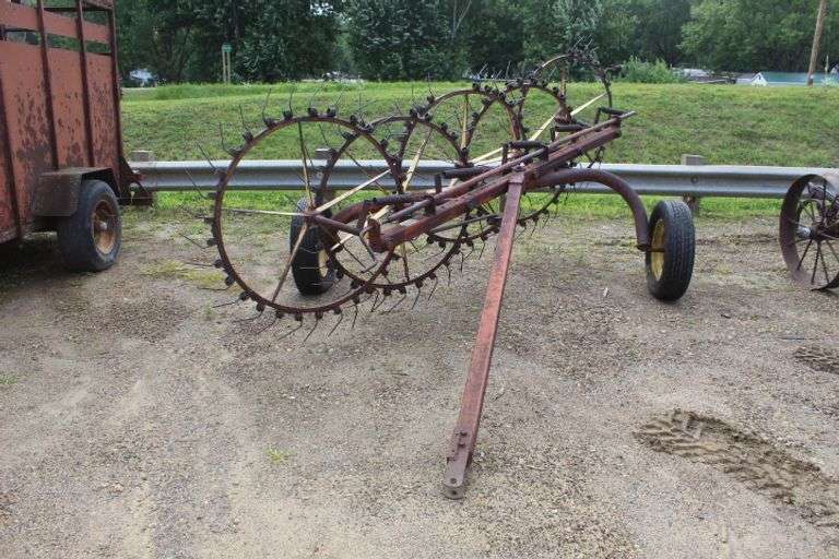 Farmhand 4 wheel hay rake
