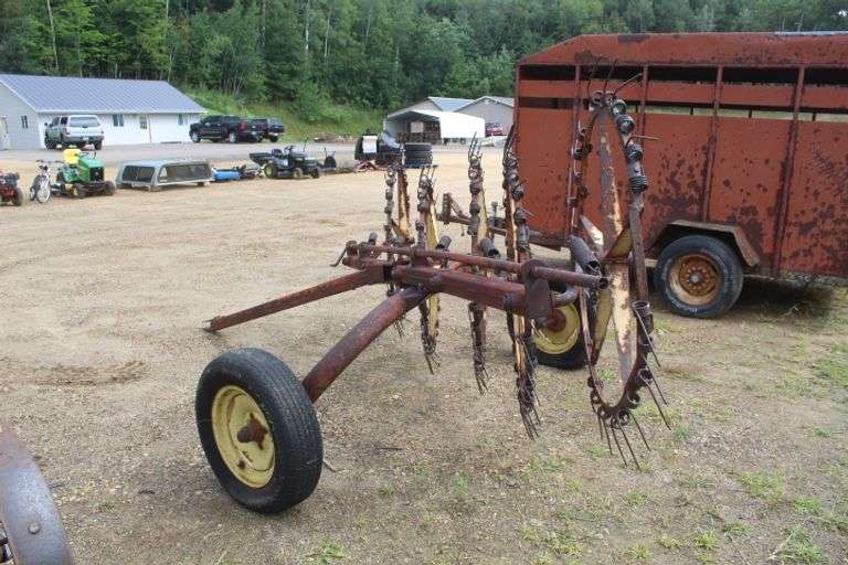 Farmhand 4 wheel hay rake