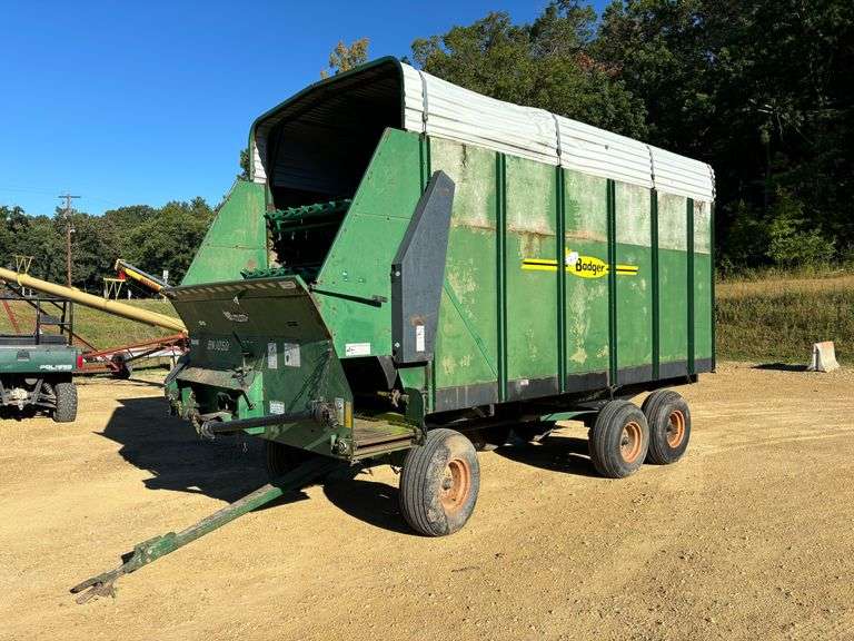 Badger 16-ft. Self-Unloading Wagon