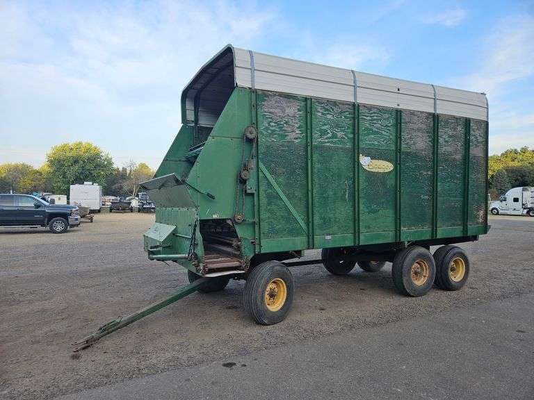 Badger 16-ft. Self-Unloading Wagon