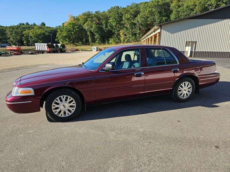 2005 Ford Crown Victoria LX