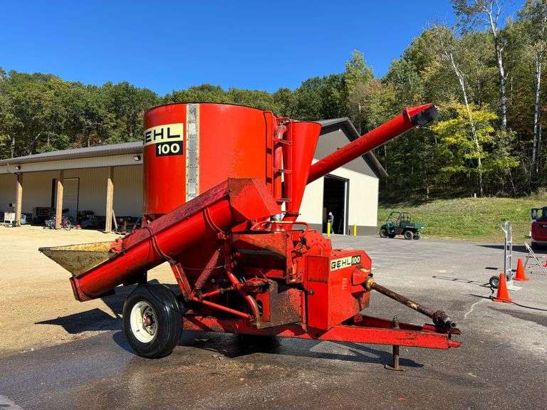 Gehl 100 Feed Grinder