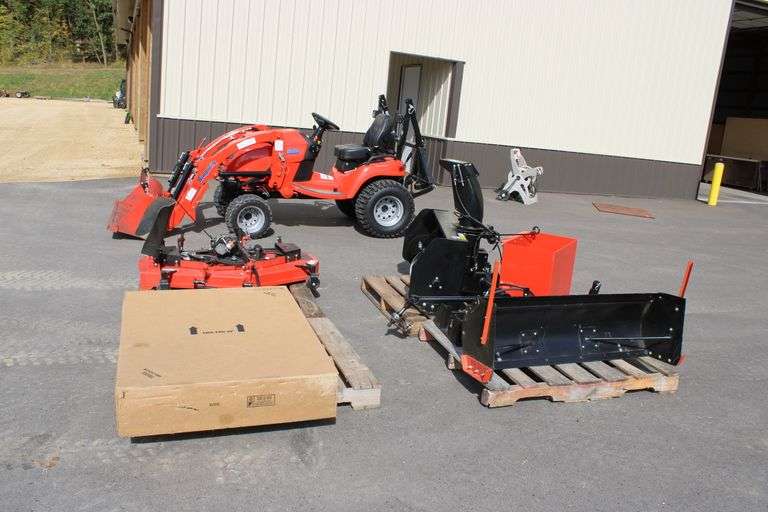 2021 Simplicity Lawn tractor w/loader & attachments