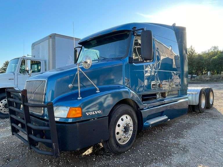 2001 Volvo Semi Truck - Read more