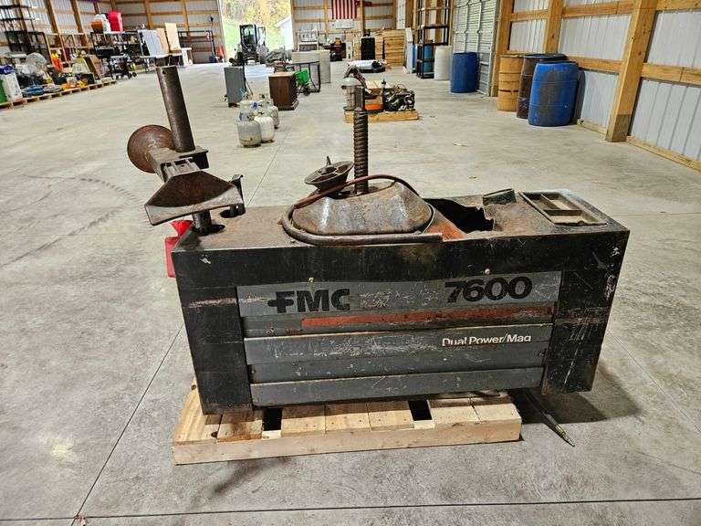 FMC 7600 Pneumatic Tire Changer