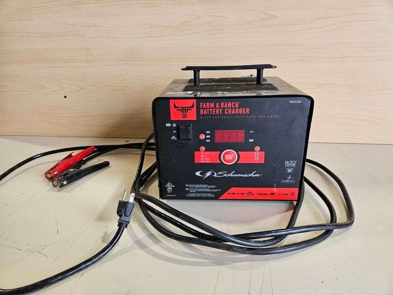 Schumacher Battery Charger & Trouble Light - Lee Real Estate & Auction