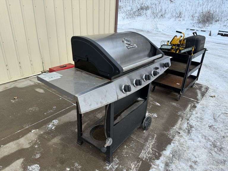 Savor Pro 4 Burner LP Gas Grill - Lee Real Estate &amp; Auction Service