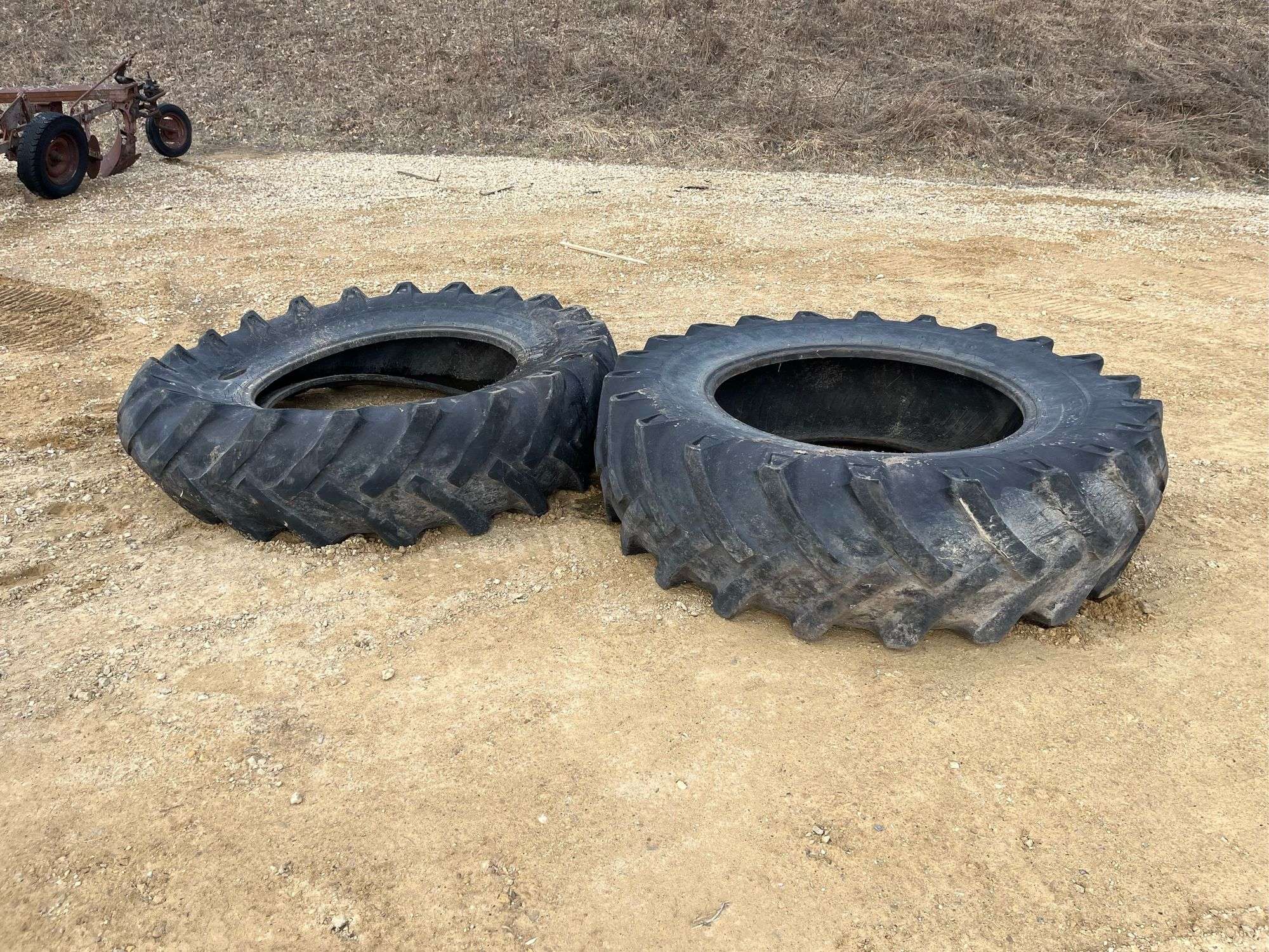 Pair of rear tractor tires, Starmaxx 18.4 x 34 - Lee Real