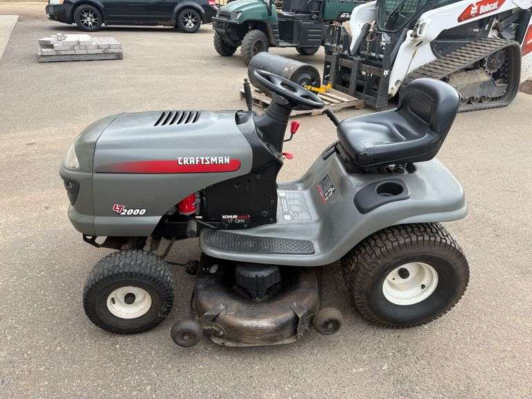 Craftsman LT2000 Riding Lawn Mower
