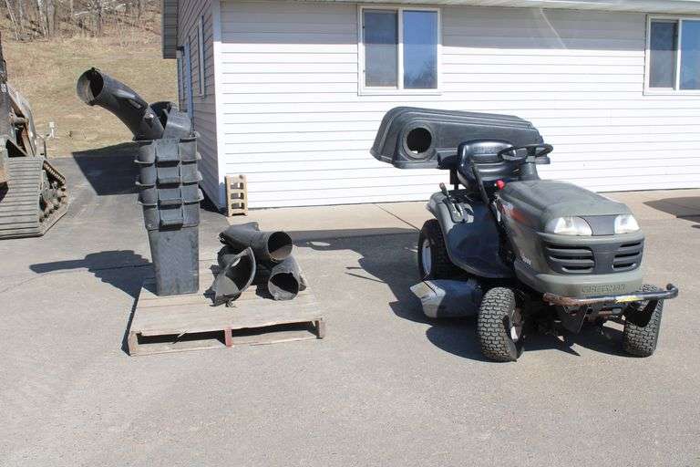 Craftsman riding lawn mower w/bagger