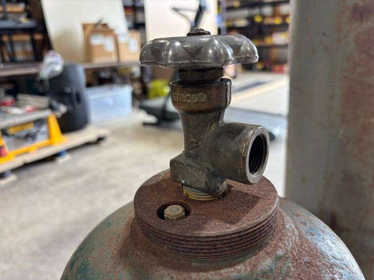 Acetylene & Oxygen Tanks - Lee Real Estate & Auction Service