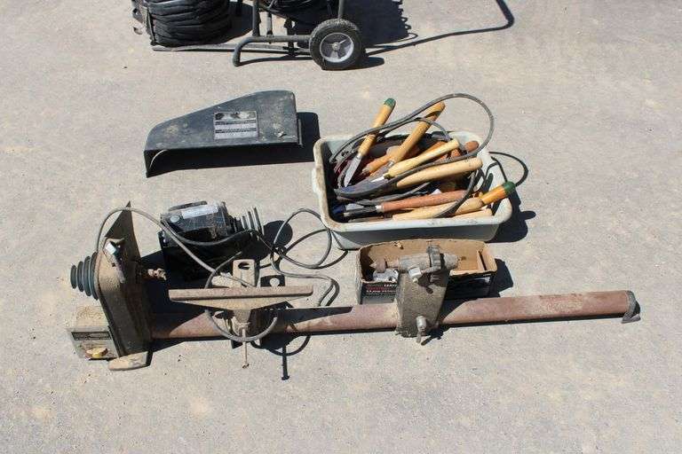Craftsman 12" wood lathe w/tools