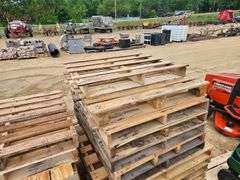 (22) Wooden Pallets