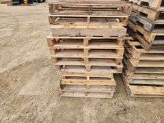 (22) Wooden Pallets