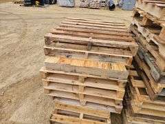 (22) Wooden Pallets