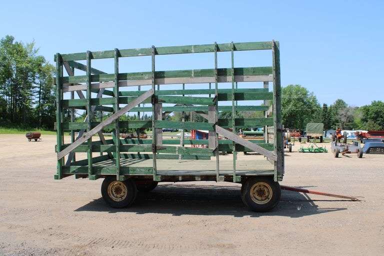 Wooden hay rack w/running gear