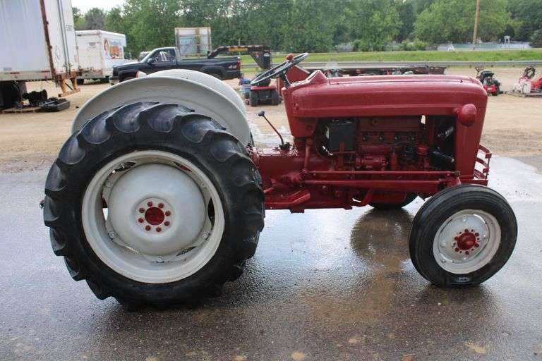 1961 Ford 600 Workmaster tractor