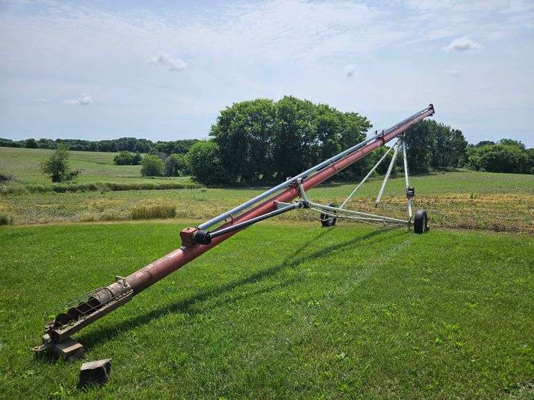 Farm King #851 Grain Auger (off-site)