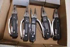 8 Barlow combination pliers / pocket knives