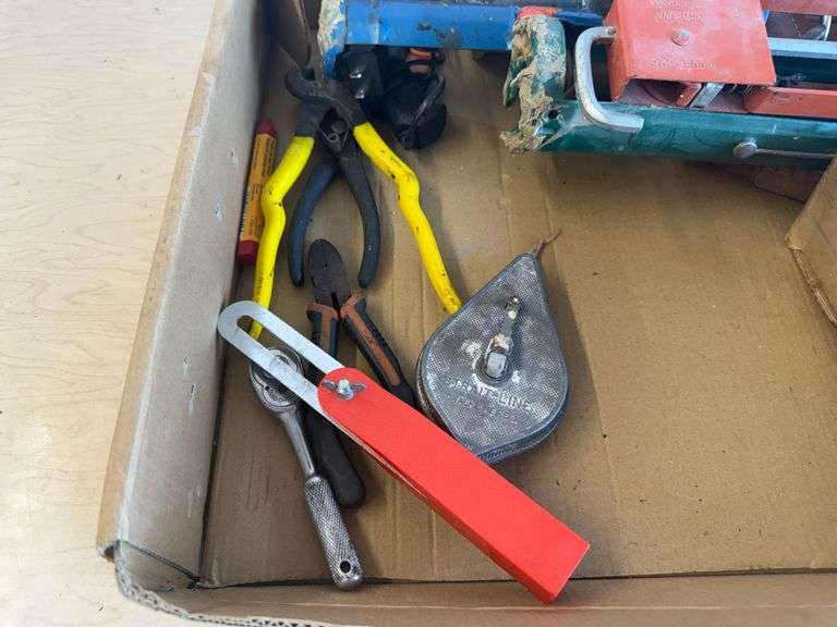 Caulk Guns, Utility Knives, & Other Hand Tools