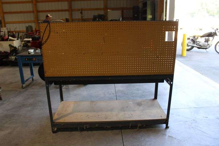 Work bench w/vice & light
