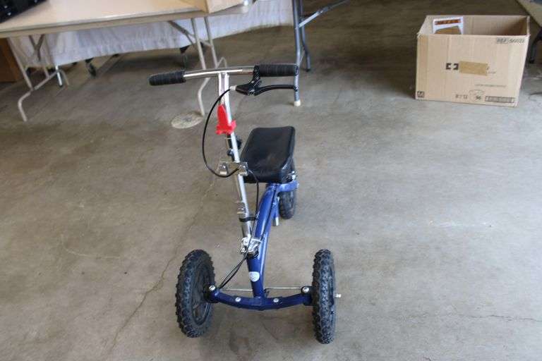 Handicap Knee scooter w/brakes