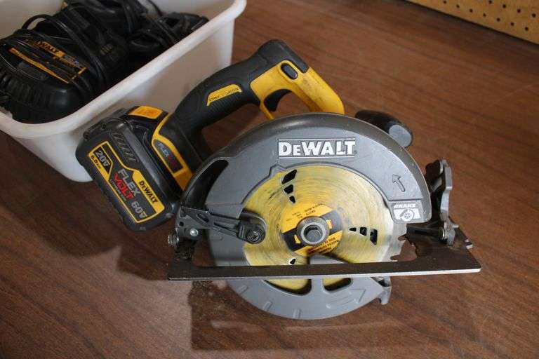 DeWalt 20v cordless 7 1/4" circular saw