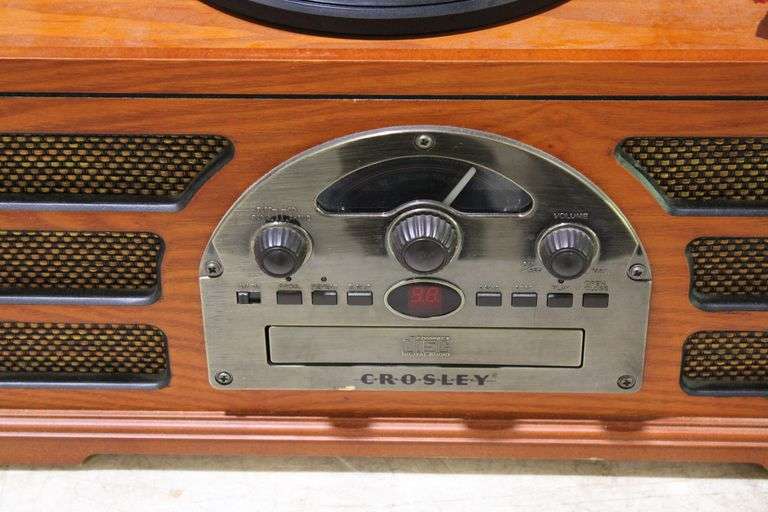 Crosley turn table/CD/Radio/Cassette player