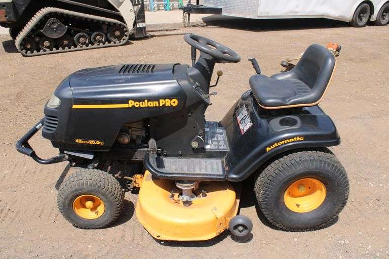 Poulan Pro riding lawn mower