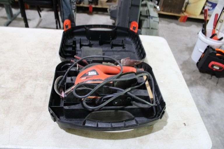 Black & Decker elec. sander w/case