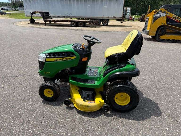 John Deere D140 Riding Lawn Mower