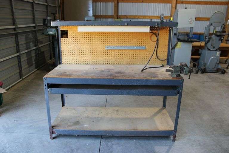 Work bench w/vice & light