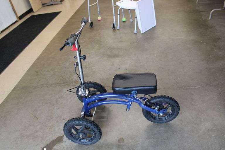 Handicap Knee scooter w/brakes