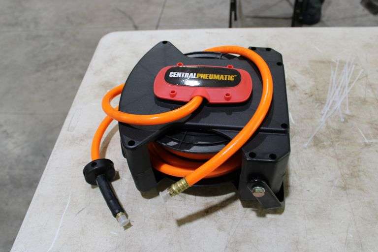 Central Pneumatic air hose & reel