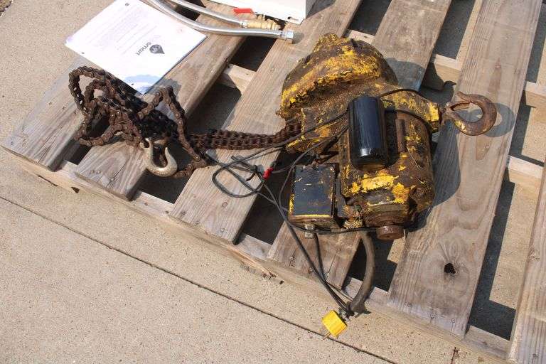 Budgit 1/2 Ton elec. chain hoist
