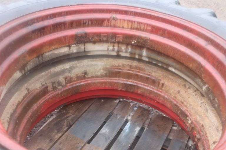 Pair of Kelly Springfield tractor duals