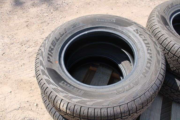 Set of 4 Pirelli Scorpion ATR 17" tires