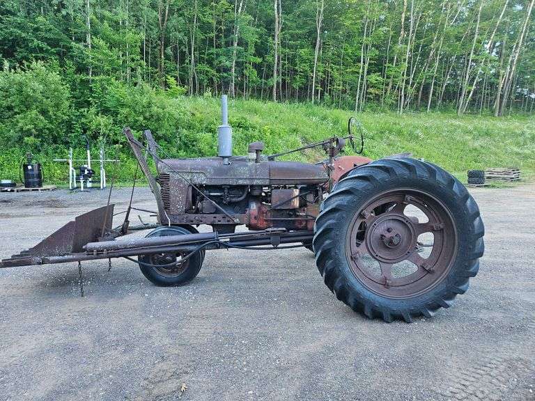 Farmall H Tractor
