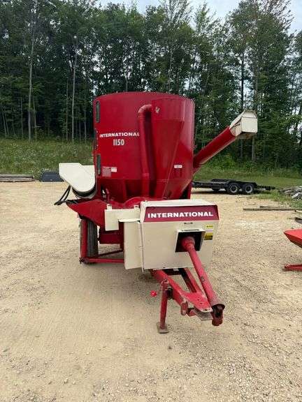 International 1150 Feedmill