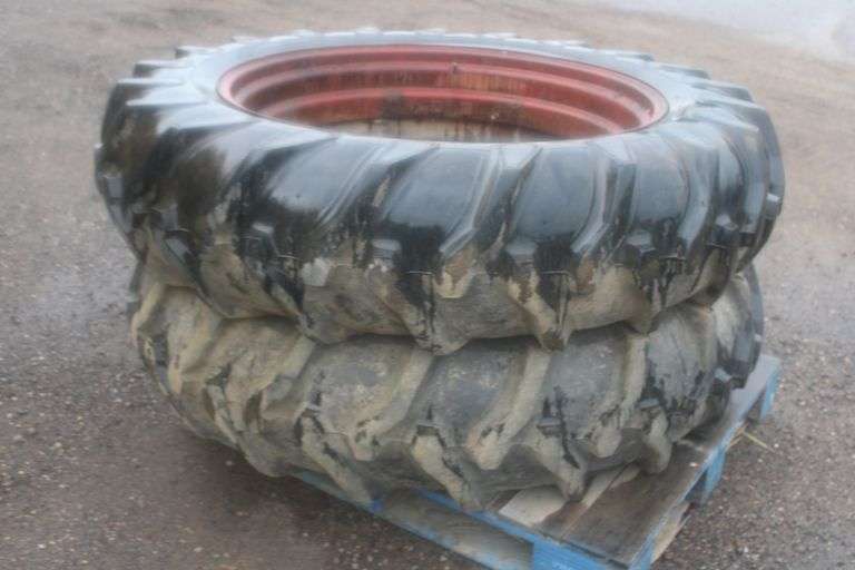 Pair of Kelly Springfield tractor duals