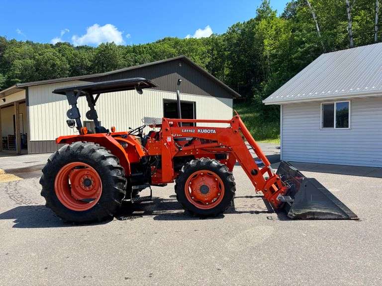 Kubota M6800 Tractor w/ Loader