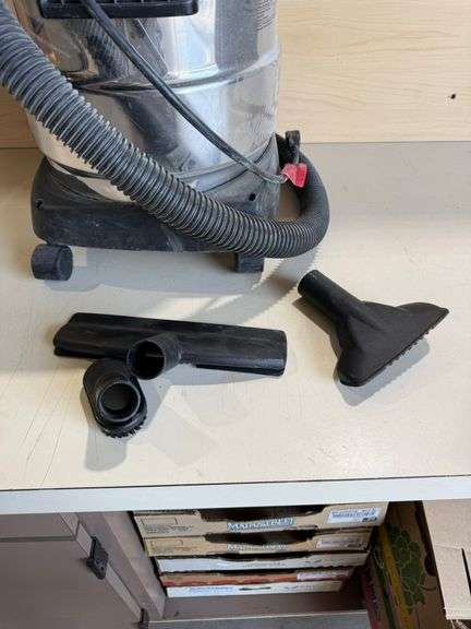 5 Gal Shop Vac w/ Accessories