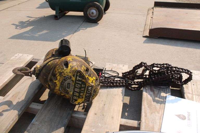 Budgit 1/2 Ton elec. chain hoist
