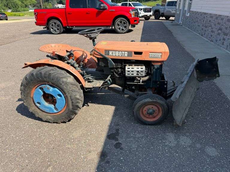 Kubota B6000E Garden Tractor